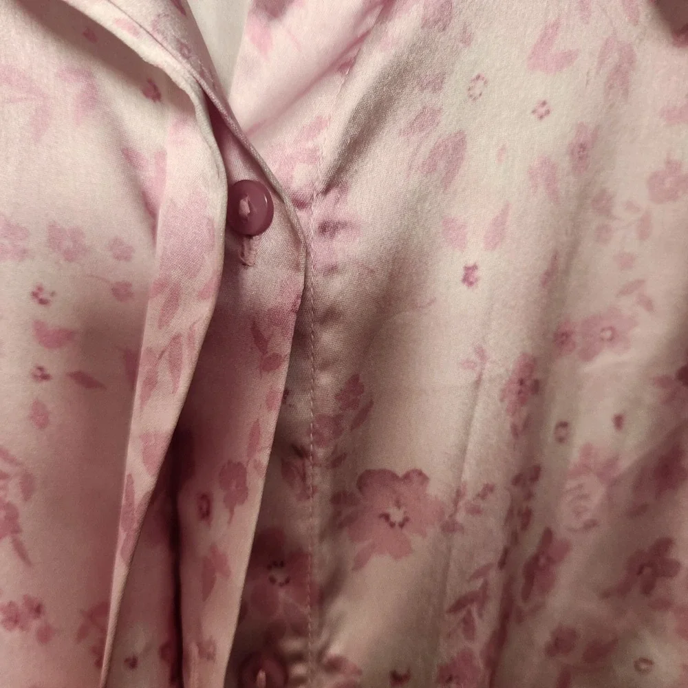 Ilag Plomme Satin Blouse Pink Flower Sm Puff Shoulder Hidden Placket Back Pleats